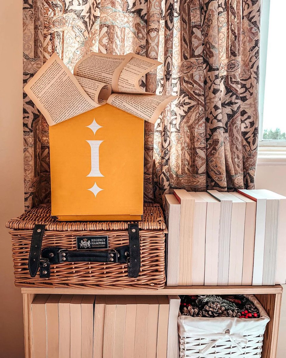 illumicrate's tweet photo. Good news, book lovers! Our Daphne Press: Sabriel by Garth Nix and outstanding shop orders have begun shipping today, woohoo!⁣ 
✨
UK orders shipped today and tracking will be sent out tomorrow.⁣ https://t.co/1yq3lq3EqP