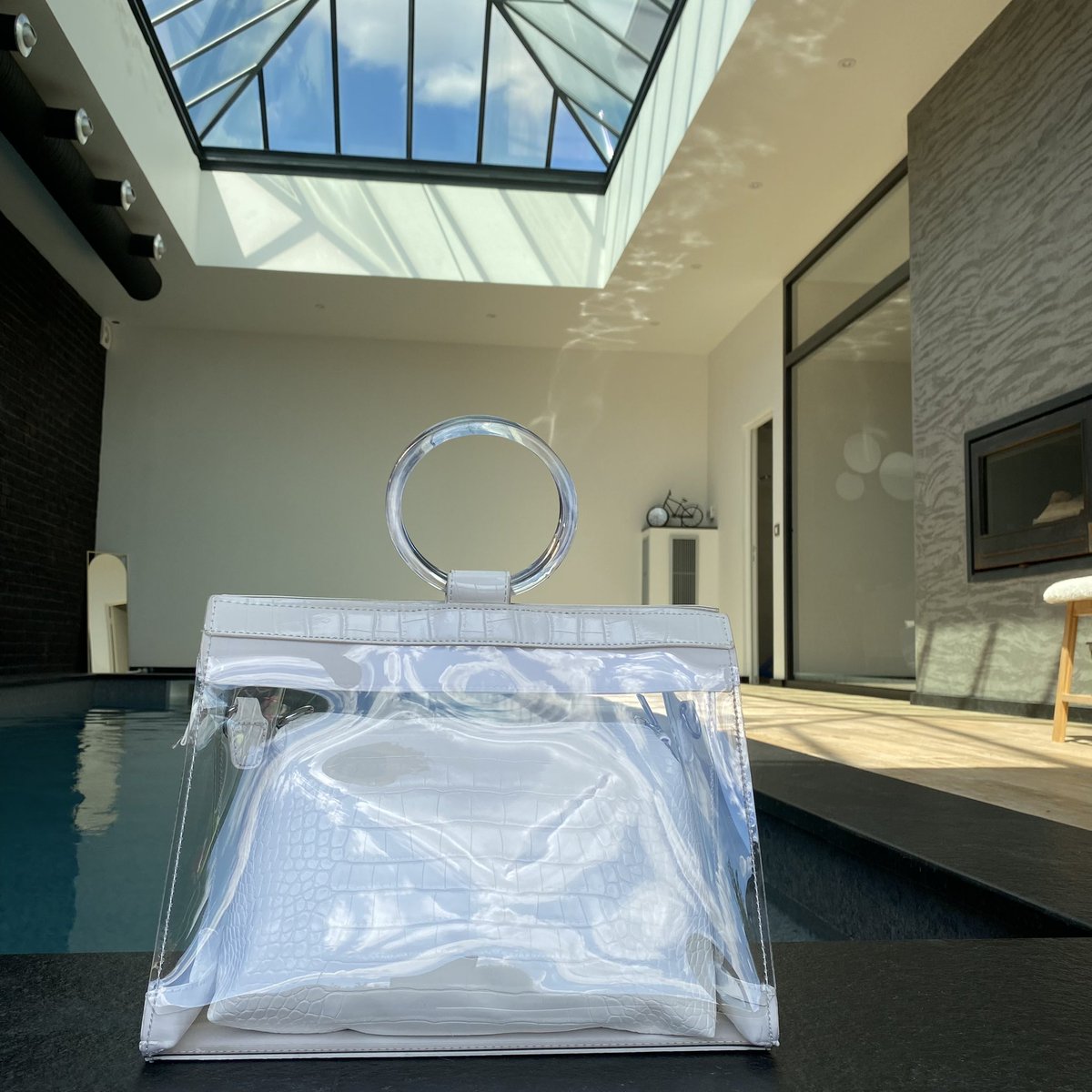 modressmode's tweet photo. Any pool party planned ? This bag’s for u 🕊 https://t.co/psHne7bjpC