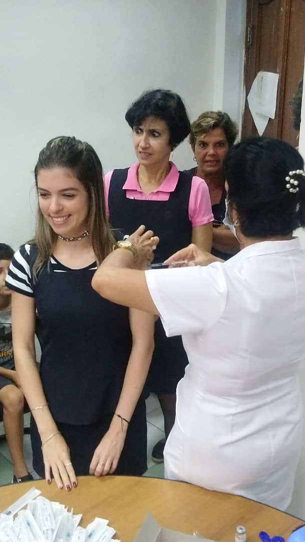 "Vacunación contra la Leptospirosis en la DTAR"💉🩹
Seguimos pormocionando salud en @Etecsa_CubaArtemisa!!!
#CubaEsAmor #SaludEsVida 😉🩺