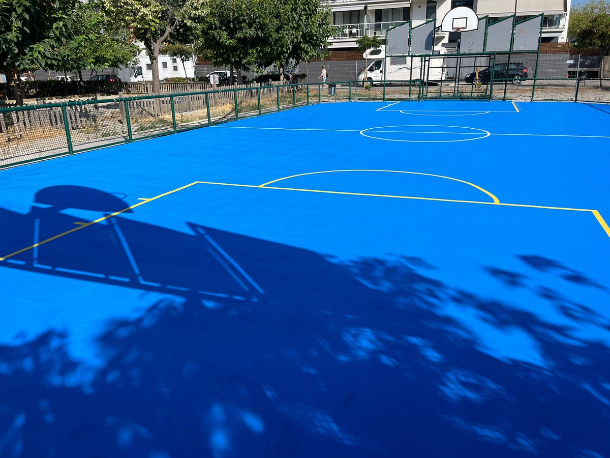 VilassardeMar's tweet photo. 🏀👟La pista poliesportiva de #CanJorba llueix nou revestiment del seu paviment i torna a estar en servei des de l’1 d’agost.
👉Per saber-ne més: https://t.co/cptAsjYJtt
#VdM #VdMEndavant #esports #VilassardeMar #noupaviment #poliesportiu #equipaments https://t.co/NVlEBzjmM2