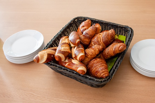 digitalhub_de's tweet photo. Gestern fand unser monatlicher #StartupBreakfast im Hub statt und es war wieder eine tolle Veranstaltung! Wir haben in einer lockeren Atmosphäre über das #Gründen gequatscht und freuen uns auf die nächste Session am 07.09.!🥐☕️
👉Kostenfrei anmelden: https://t.co/mmAkTVlUDG https://t.co/K8Sow9wHll