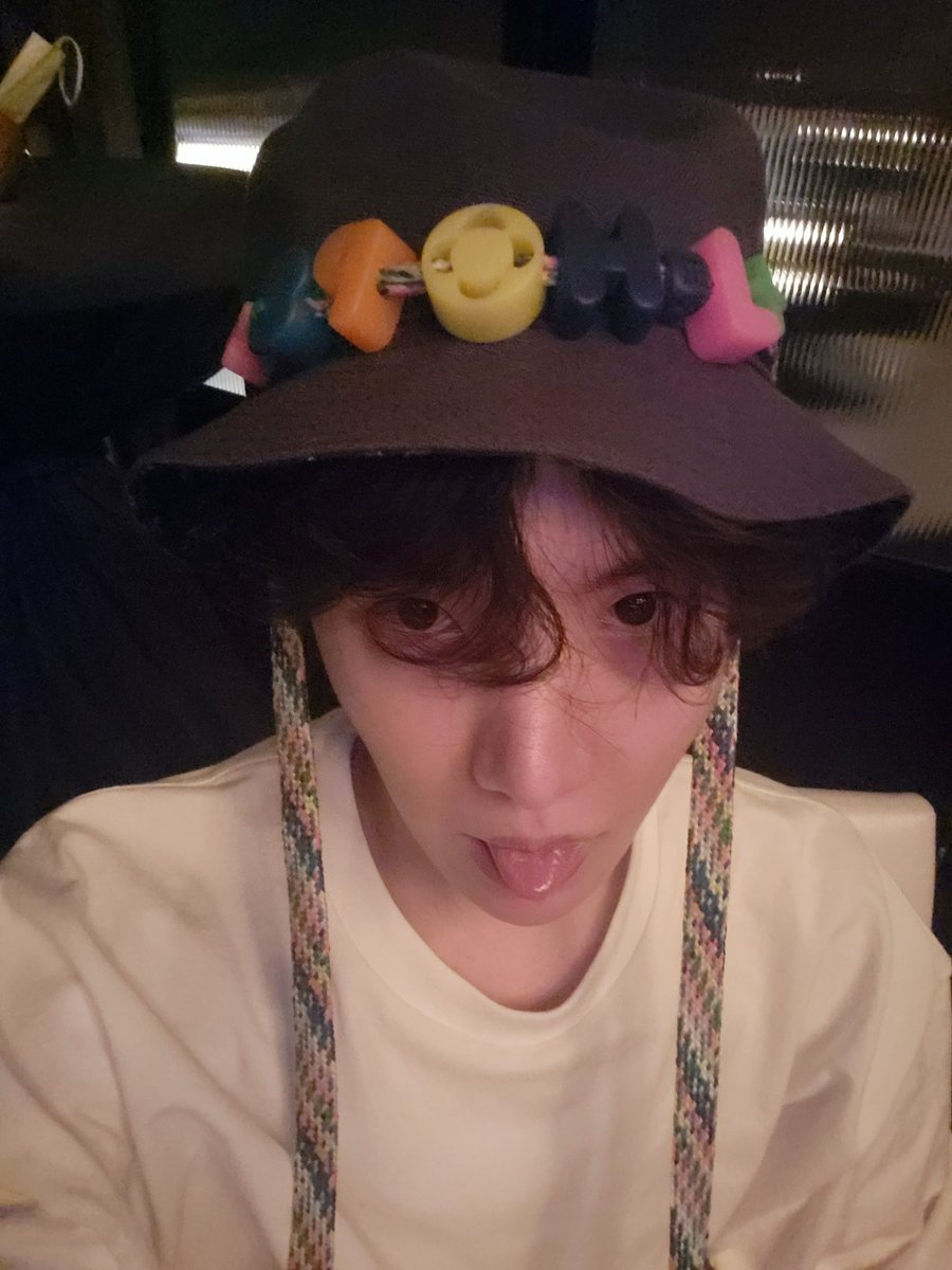 miiniyoongs's tweet photo. [220804 J-hope Weverse Post]

🐿 army!! ive safely returned back to korea and am resting!!! it feels as if im at least feeling a bit more at ease !!!!!!!

i think that now is the process of finalizing a lot of parts of what ive prepared!!! to receive the satisfaction of + https://t.co/CYa1iOsgpG