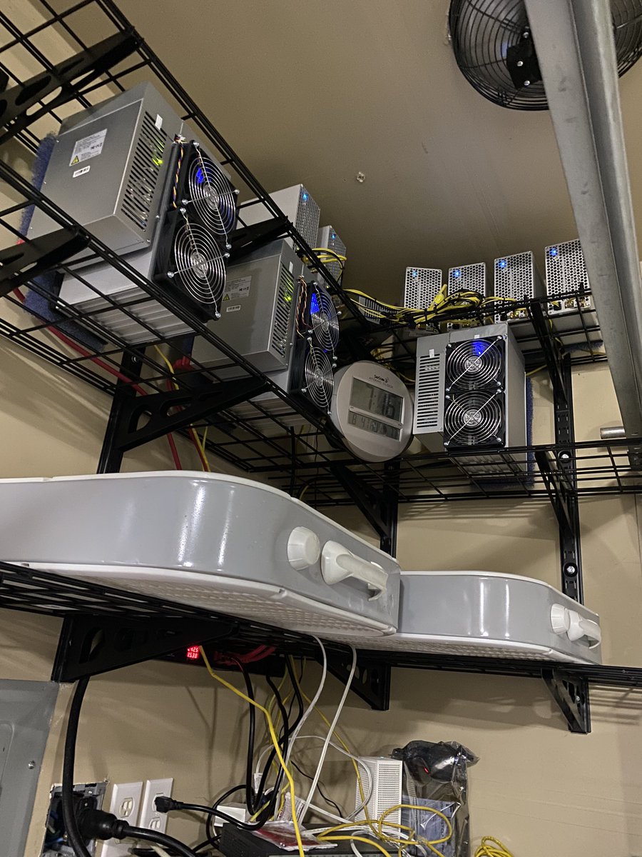 jimbrinkerhoff's tweet image. Humble beginnings. How it started vs how it’s going. @goldshellminer @getmntd_ @helium @dogecoin @LTC @CKB