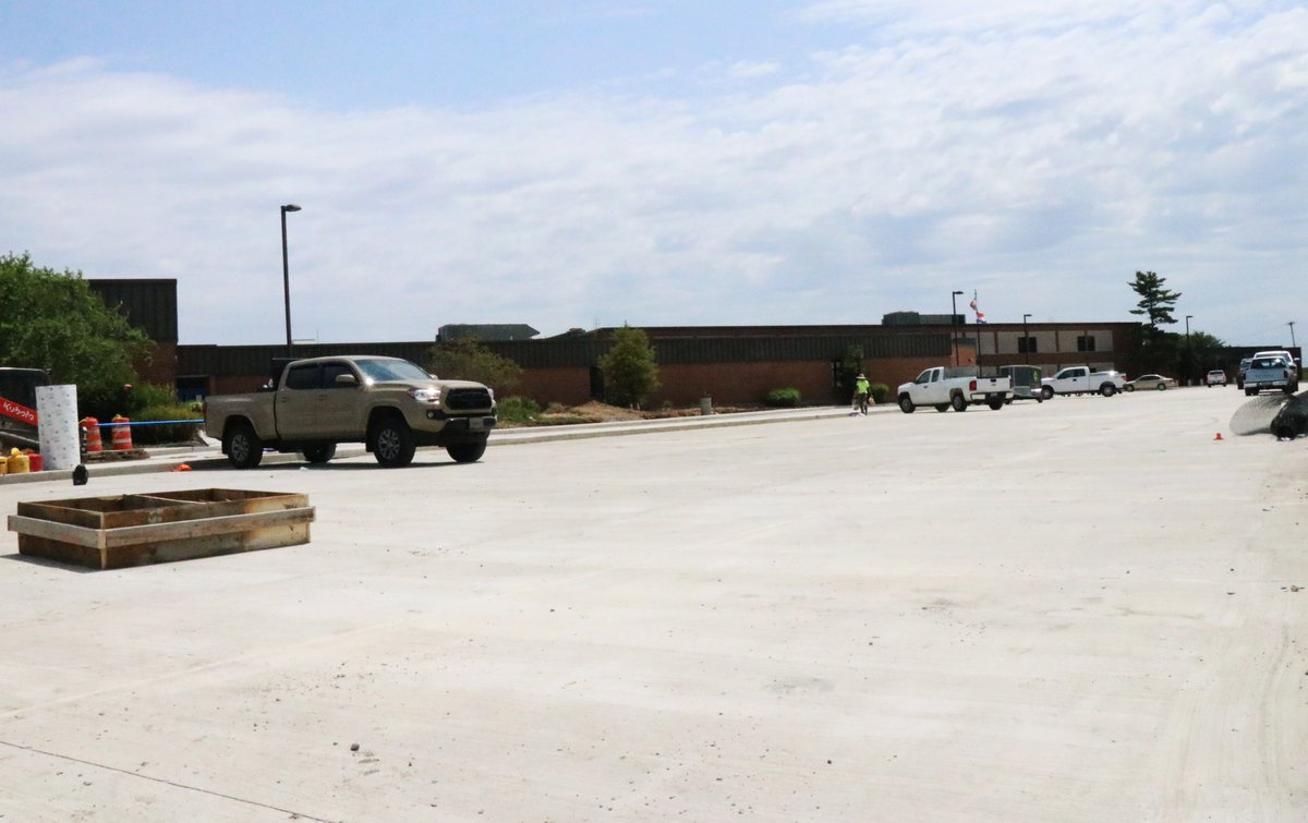 rockwoodschools's tweet photo. Work continues on the Babler front parking lot, a project funded by the bond issue Rockwood voters passed in 2017. Thank you to our Facilities team for your continued effective management of the many projects in progress around the district this summer! #ForwardwithEfficiency https://t.co/4qKWbjTdAI