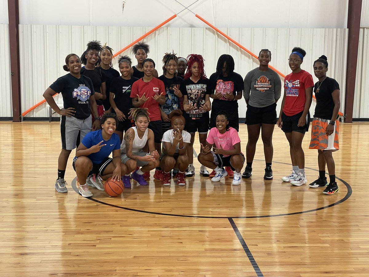 Coach_SesJ's tweet photo. We had fun! It gets greater later 💪🏾 #FlexDifferent @flextraining_ https://t.co/iFXmrWmSAF