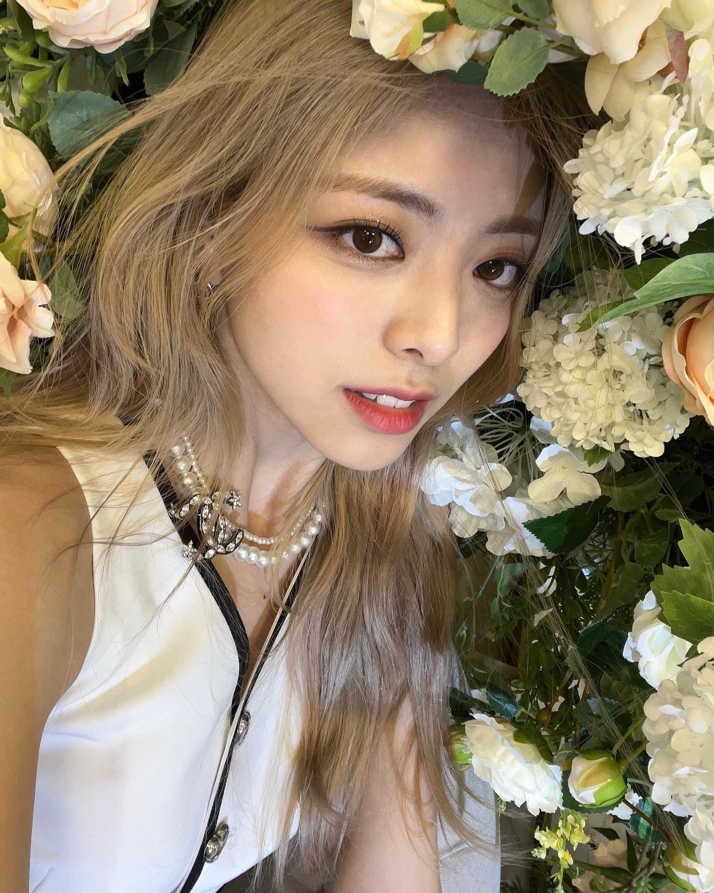 FZUfhKWaIAArgsh.jpg:orig