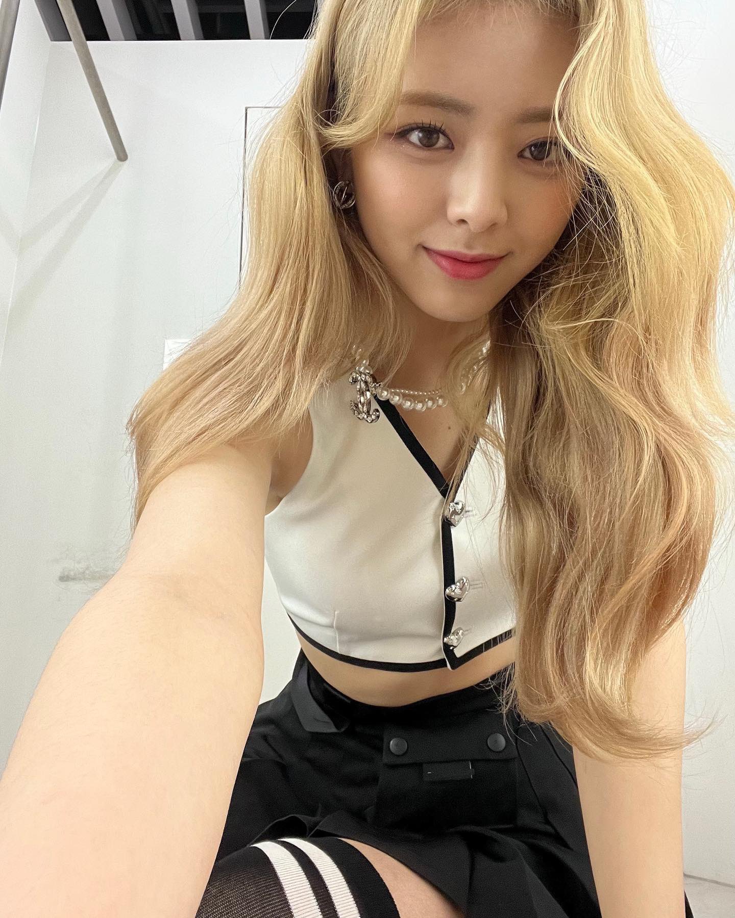 FZUfhKWagAIHVd7.jpg:orig