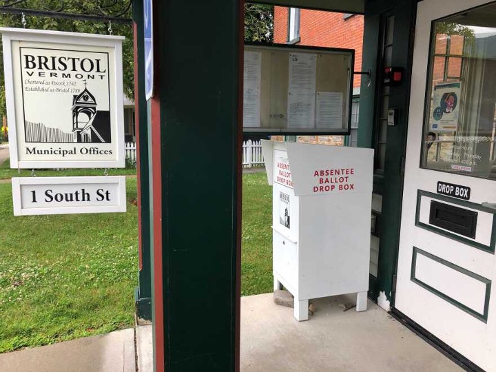 VTFairHousing's tweet photo. #VT 's primary elections are next week! VT is in a housing crunch – so it’s important that we work to elect representatives who are going to advocate for fair &amp; affordable housing! Check out our recent #thrivingcommunities post to learn more #vtpoli https://t.co/jJRmAaLOWH https://t.co/md4YfJrVIV