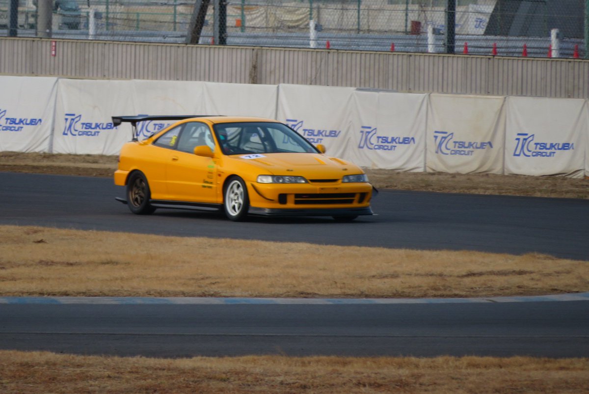 yf_ka2's tweet photo. 乗り物紹介しないとね

サーキット遊び用で
#インテグラ
#DC2 
#YellowFactory
エフドリダープランニングさんにお世話になってます。

大人のツーリング用？で
#Z1R
カウルは気分で脱着可能にしてます。

農道最速目指して（笑）
#アドレス 
#V125S 
#V161S 
実はインテのヘッドカバーと同色です。 https://t.co/wDZTxXF9x7