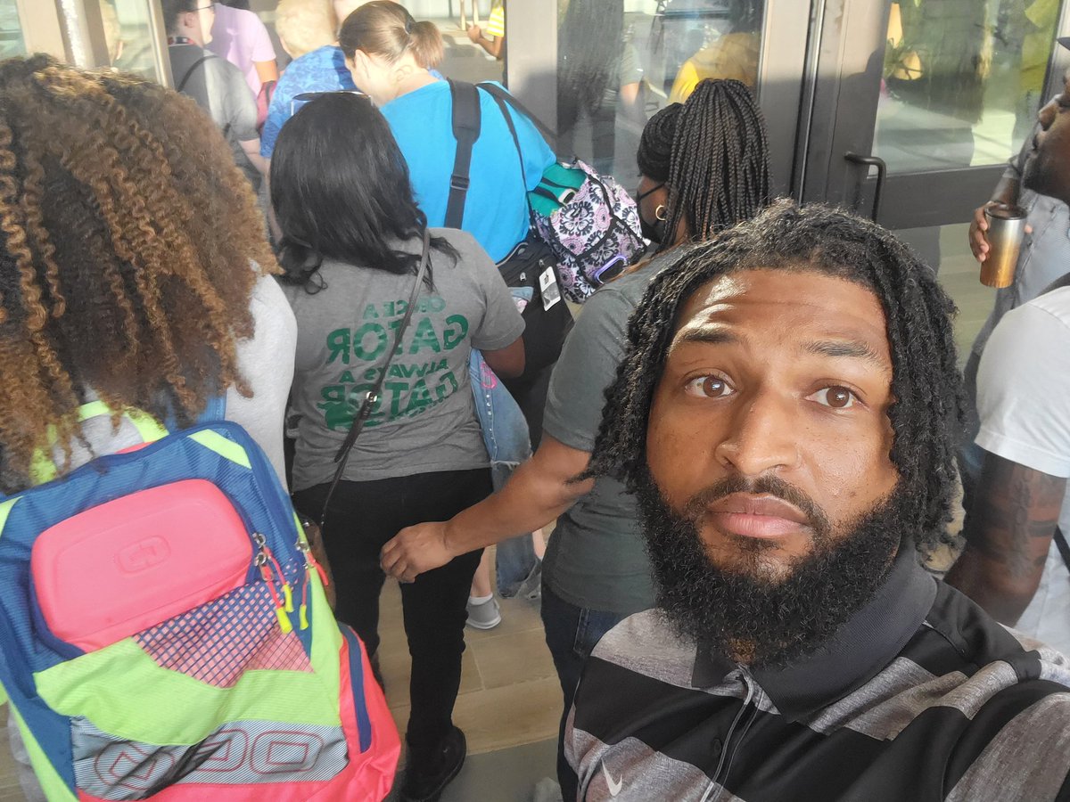 MrGivens_ARMS's tweet photo. Welcome to @HumbleISD_ARMS 

#BUILDINGALEGACY 
#1STDAY https://t.co/NpgDh7m3Uv