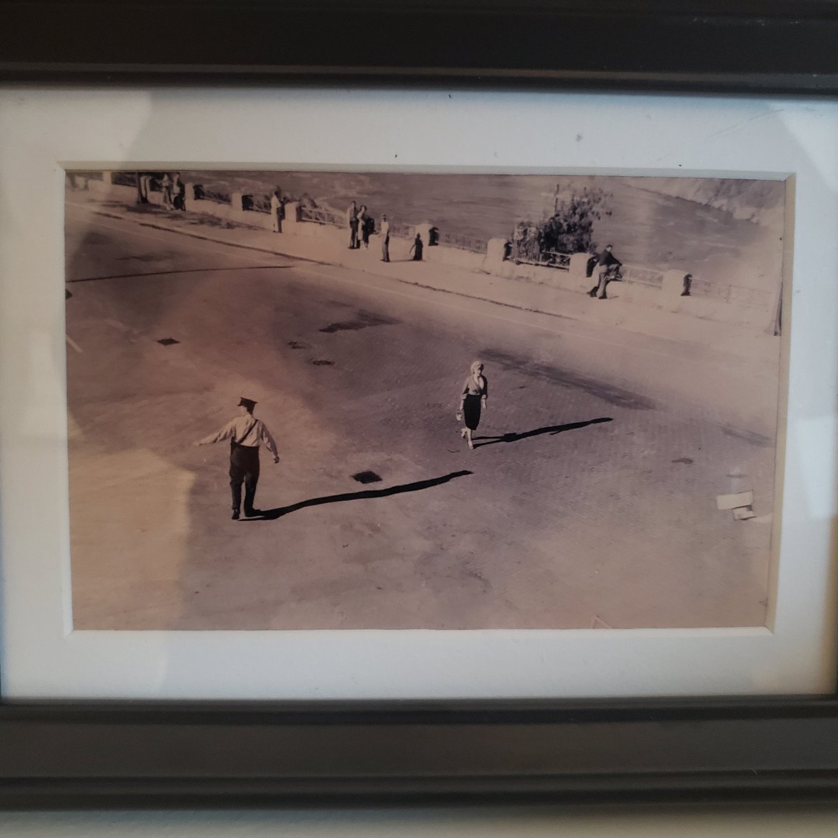 Marilyn Monroe (June, 1952) Original Negative Print - Photographer, Edwin Hodge - Location, Film set - Niagara (1953) "Longest walk in cinematic history" 116 Feet.
(The George Bailey Collection Copyright)
#MarilynMonroe60th #niagarafallscanada #hollywoodmemorabilia