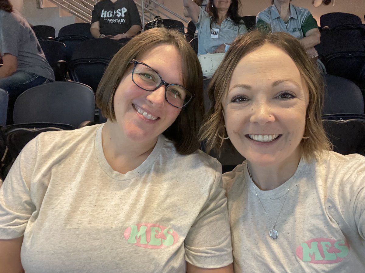 MindiGilder's tweet photo. Convocation with my awesome team!  Ready to get this year started! @McSpeddenES @mcspedden_third #FISDmadetoshine https://t.co/D1REFMFOGw