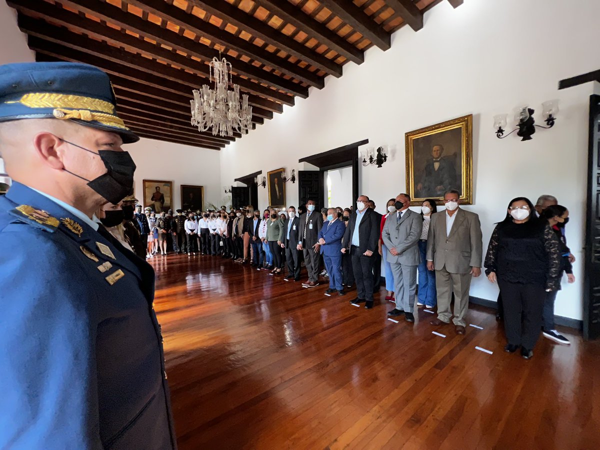 comandosergioh's tweet photo. No encontramos en la casa del congreso de Angostura para honrar al Padre de la Patria en Ciudad Bolívar, en perfecta unión Cívico Militar Policial #MaduroIndestructible https://t.co/B5RVnNlrqd