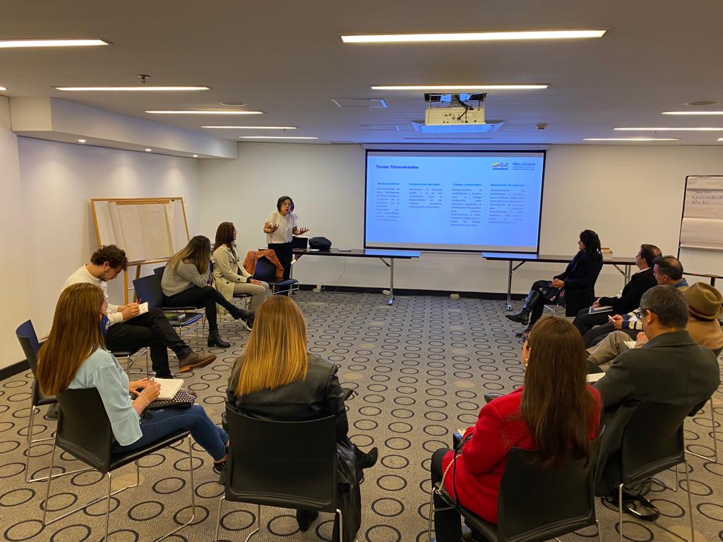 Fundacion_ExE's tweet photo. 🔝 ¡Seguimos trabajando en colectivo por la mejor de la calidad educativa!

✅👩‍🏫 Lideramos el Nodo de Directivos Docentes del Programa Félix y Susana de la Fundación SURA @GRUPOSURA https://t.co/yj9xNJaYpH