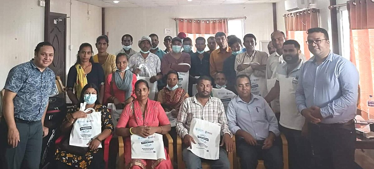 FAONepal's tweet photo. @FAOinNepal conducted #training to #small and #medium holder #poultryfarmers on  #biosecurity measures, #antimicrobial resistance and rational use of#antibiotics through USAID funded project to strengthen animal health systems to tackle prioritized zoonotic diseases.
@Hello_MOALD https://t.co/KgvyOZtWcx