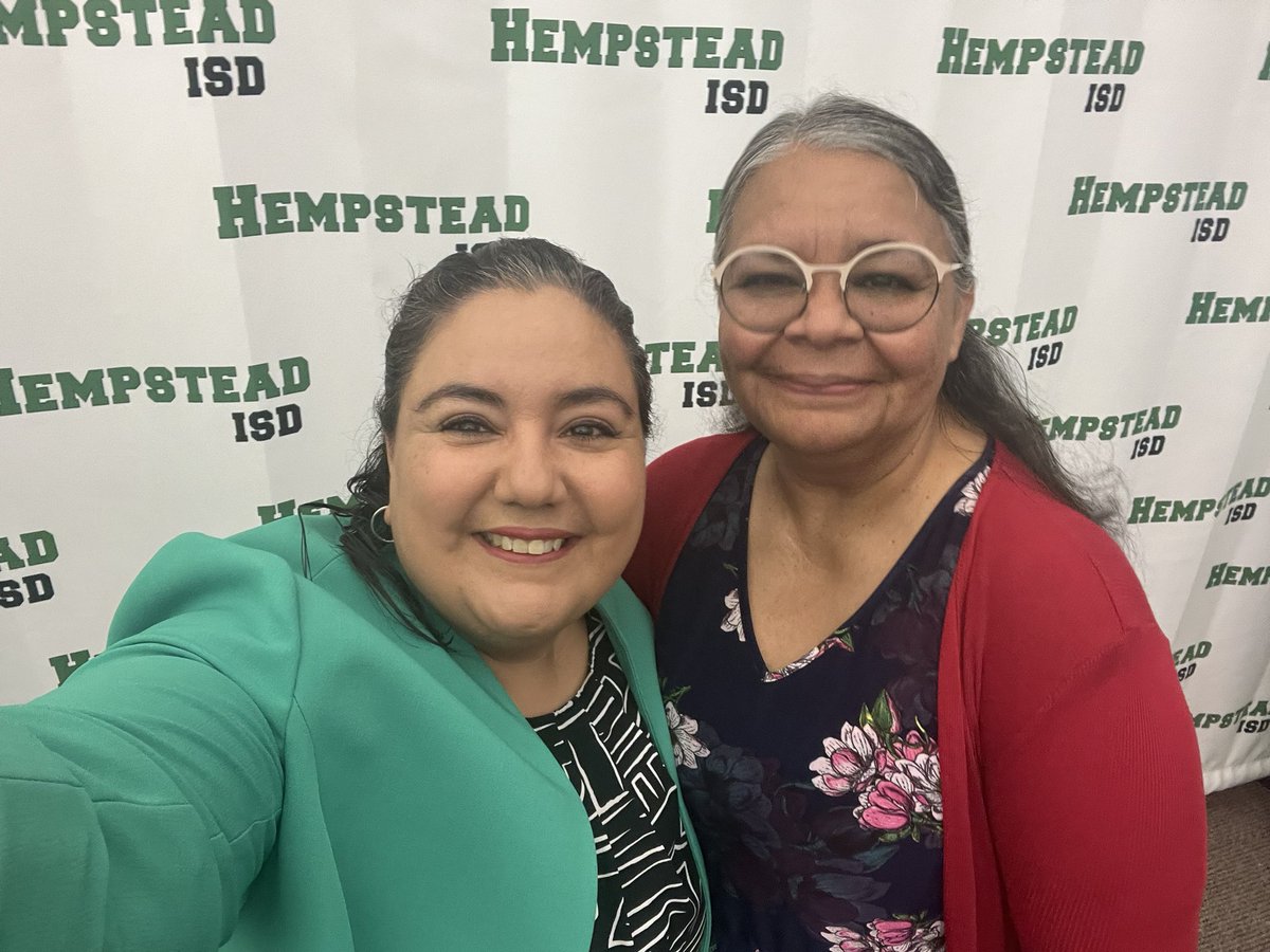maggy_paramore's tweet photo. First day back for new staff! #heigherheights #GrandesAlturas #newbobcats #returningbobcats https://t.co/wHkPVaYVxD