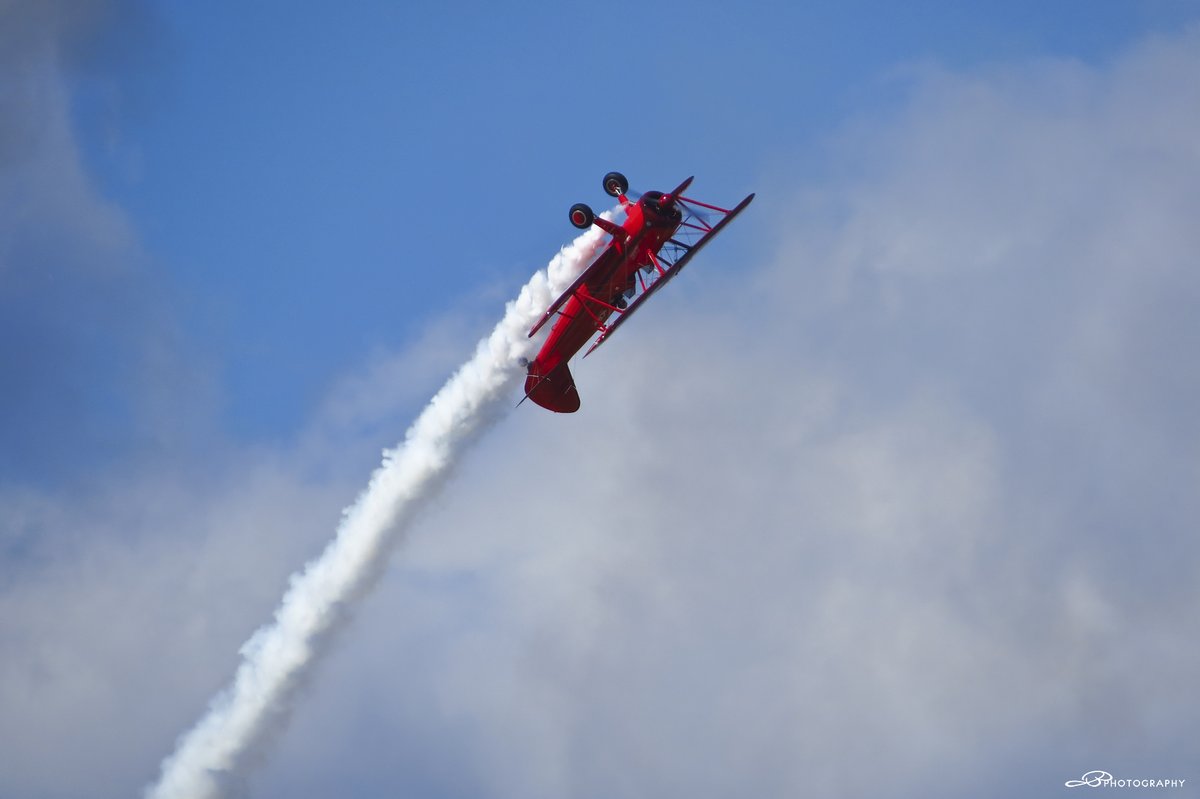 Another highlight of #OSH22 was seeing <a href="/vkflyer/">Vicky Benzing</a> perform aerobatics in her Stearman.