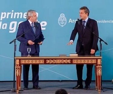 Felicitamos a <a href="/SergioMassa/">Sergio Massa</a> por su asunción como Ministro de Economía y a todo el equipo que lo acompaña, en especial a <a href="/dmvasco/">Vasco de Mendiguren</a> como Secretario de Producción 🤝 Que esta sea una nueva oportunidad de poner al país de pie, impulsando el motor productivo y la creación de empleo!🇦🇷