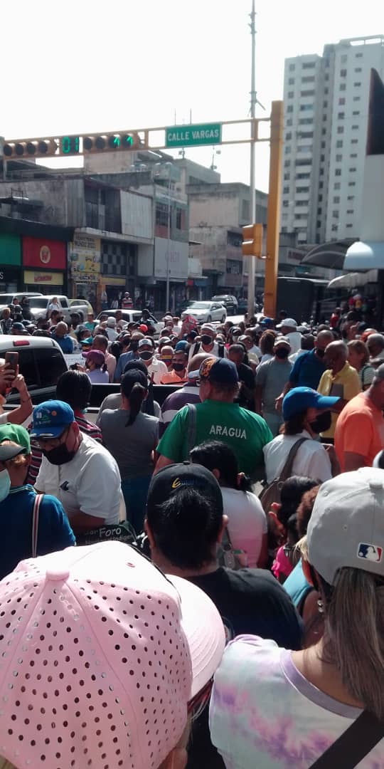 grisisanch's tweet photo. #Maracay ciudad jardín de #Venezuela capital de #Aragua, Grupo Escolar República de México docentes, obreros y administrativos en la #ProtestaMagisterial de este #4Ago porque la #OnapreNosEstafa

#BonoVacacionalYRecreacionalYa

#DignidadMagisterial merecemos respeto

🇻🇪💪🔄🚀 https://t.co/h2kvGUyeQU