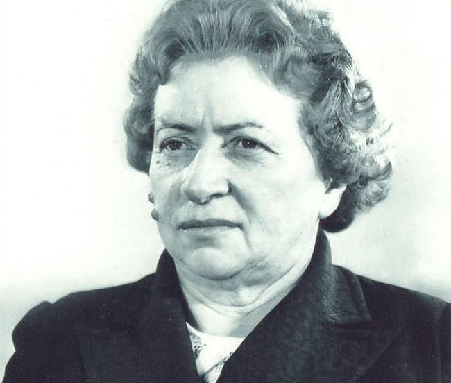 Сьогодні хочу розказати історію про нашу талановиту та видатну піонерку обчислюваної техніки. Жінка з великої літери. Знайомтесь, це Катерина Ющенко - українська винахідниця не прямої адресації, поінтерів / вказівників. en.wikipedia.org/wiki/Kateryna_…