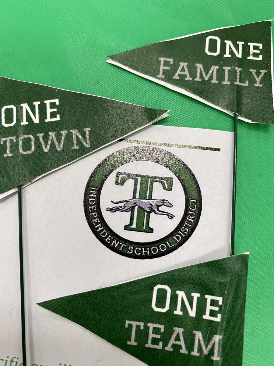 17_cea's tweet photo. Kicking off the start of the 2022-2023 school year! 🐾💚🐾 Excited for our guest speaker, @gcouros #taftisd https://t.co/yLz1RPuZoJ