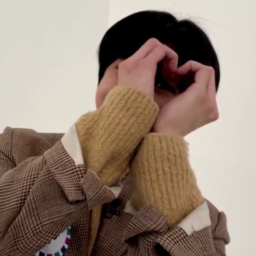 JO__OLID's tweet photo. mungkin itu aja perkenalan dari sy, semoga kita bisa [sebagian teks hilang] beberapa bulan ke depan yah. i love you gopek all, jangan lupa promosiin aku biar oye https://t.co/7r6vGIhafZ