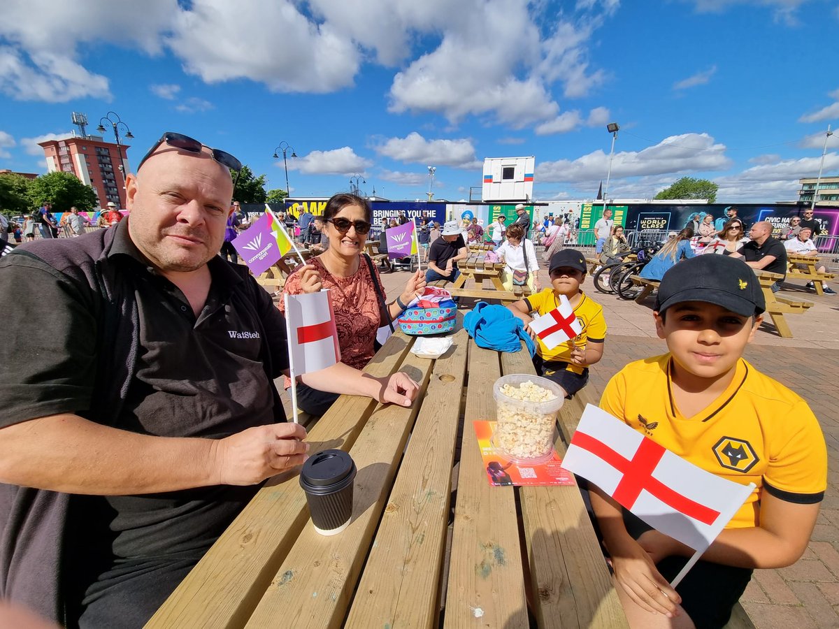 WolvesCouncil's tweet photo. ๐ What a day of celebration in the city. Huge support for @birminghamcg22 cycle time trial.
There's still time to visit our free Festival site too. Open until 6pm, use our free park&ride shuttle running from the racecourse to Wulfruna Street. Join the fun! #CWGWolves #B2022 https://t.co/N3UYsqsxxH