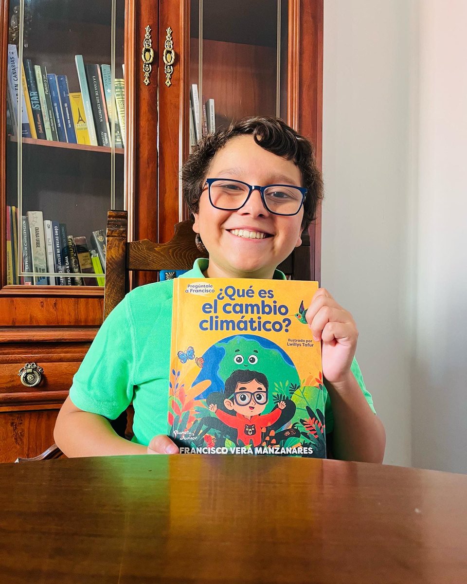 franciscoactiv2's tweet photo. Este año tuve el privilegio de cumplí el sueño de escribir un libro que fue publicado por @Planetadelibros con el objetivo de que nos llenemos de #Ecoesperanza lleno de acciones para enfrentar juntos la crisis climatica 🌍❤️🥰 https://t.co/bja3guWlsr