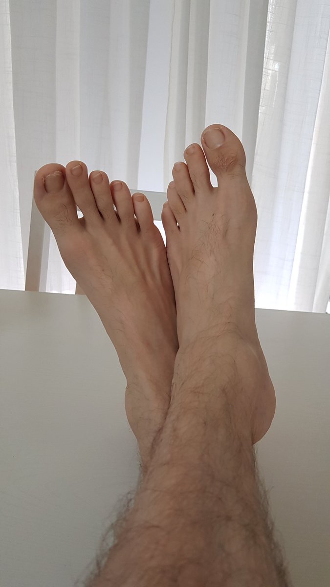 LucaDom6's tweet photo. Questi tanto per cambiare ve li sbatto in faccia. Iniziate a sganciare, luridi segaioli #leccapiedi.

#feetworship #feetfethish #feet #moneyslaves #moneymaster #suck #piedi https://t.co/R5V1vWBDnM