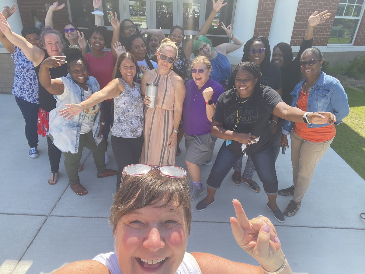 AutumnNabors1's tweet image. So proud of the these incredible teachers who just finished their 3-year journey to be literacy leaders. Thank you UVA for your partnership with the Reading Specialist program. @RPS_Schools @JasonKamras @UVAEdu @EboniMassey @Tyharri #RichLit