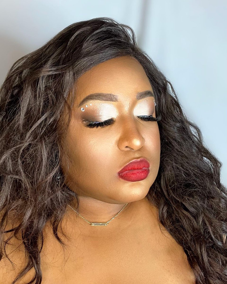 SLady36's tweet photo. Baby, your summertime fine!! 

Full product list on my IG page! (Sassy_lady36)

Products used:
@thecrayoncase @modabrush @fruitscosmetics @elfcosmetics @Maybelline @Poshcultureco @YENSAbeauty 

#summermakeup #NaturalMakeup #redlip #boldlip #ContentCreator https://t.co/BlNbw3gPYc