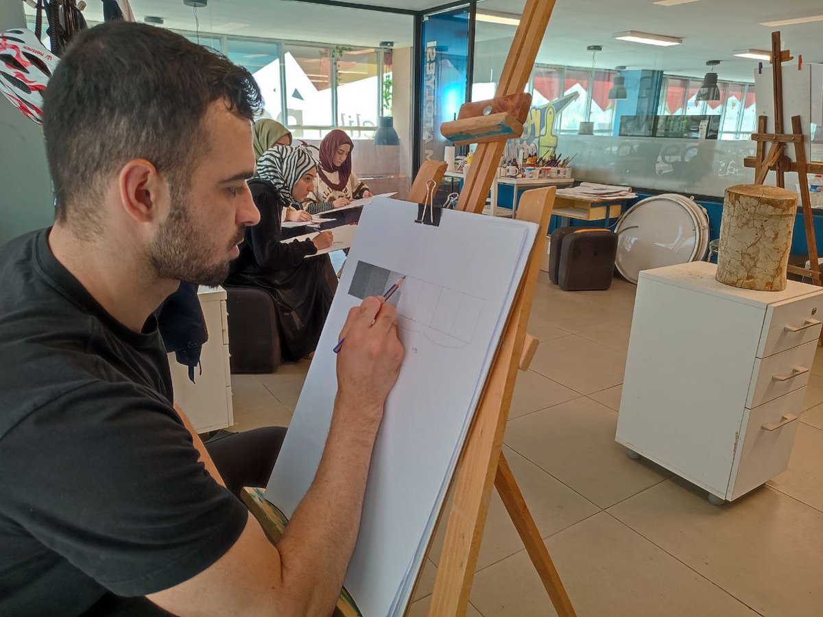 MBB Gençlik Merkezi (@mbbgenclik) on Twitter photo İçinizdeki sanatçıyı keşfedin.🎨
GençArt Resim Atölyesi öğrencilerimiz ile "Güzel sanatlara hazırlıkta; Işık, gölge ve perspektif algısı" üzerine çalıştık.
<a href="/mahmutdemirttas/">Mahmut Demirtaş</a> İçinizdeki sanatçıyı keşfedin.🎨
GençArt Resim Atölyesi öğrencilerimiz ile "Güzel sanatlara hazırlıkta; Işık, gölge ve perspektif algısı" üzerine çalıştık.
<a href="/mahmutdemirttas/">Mahmut Demirtaş</a>