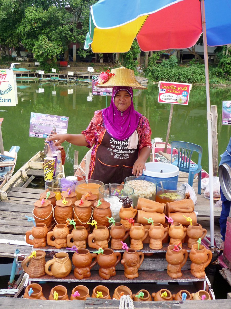 myjoe_'s tweet photo. Khlong Hae Floating Market Hatyai akan dibuka semula bermula 5 Ogos 2022 selepas ditutup akibat COVID19. Rindu nak minum air dalam buluh 😂 https://t.co/4r6oJ6Dpfa