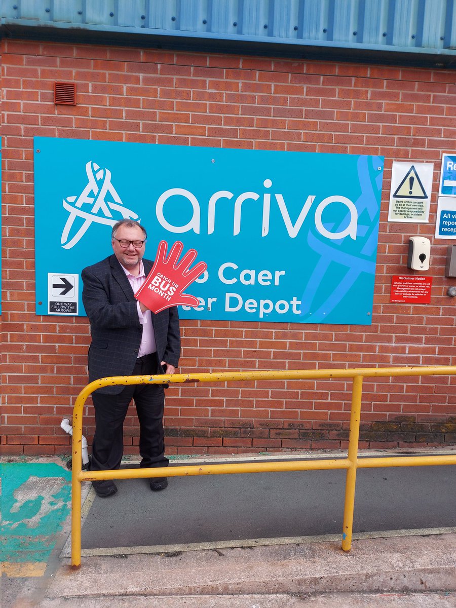 BarclayBusUsers's tweet photo. Good to catch up today and talk all things buses with the team @arrivabuswales We also discussed plans for #CatchTheBusWeek #MisDalYBws looking at some events in September. @BusUsersUK https://t.co/xgUGHeutRl