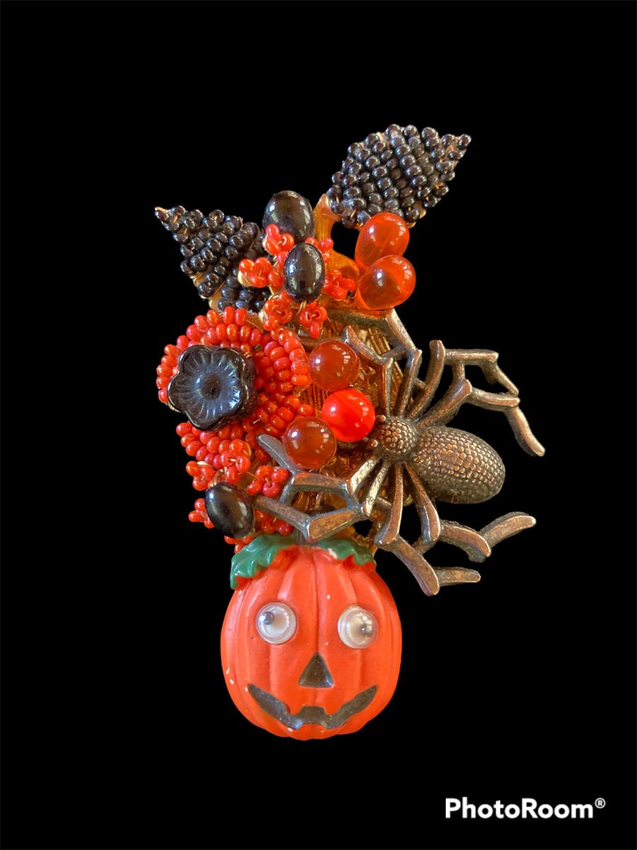 Gliiterbug90's tweet photo. Excited to share the latest addition to my #etsy shop: Stanley Hagler N.Y.C. Halloween Spider Pumpkin Orange &amp; Black Glass Bead Flower Vintage Brooch Pin https://t.co/CfGZzsFLjT #orange #bugsinsects #black #ceramic #victorian #stanleyhaglerpin #stanleyhagler #vintageha https://t.co/IFjcdJ6Rx2