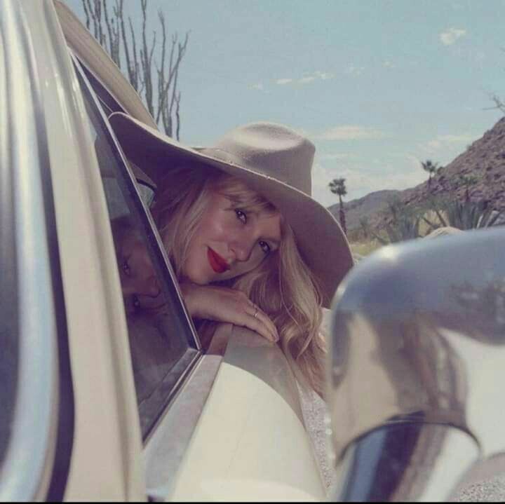 tayspetsch's tweet photo. IM CRYING TAYLOR?? 1989 TV IS NEXT https://t.co/HdbFCETOaV