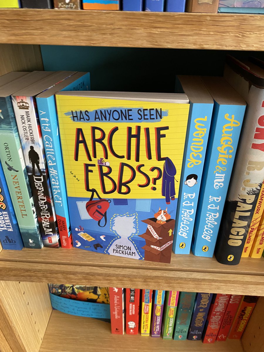 LeeRickwood1's tweet photo. Some brilliant new books on show @BagsofBooks just in time for the Summer Hols 📚🍹🏖 @bouncemarketing @BarringtonStoke @FireflyPress @scholasticuk @PushkinPress https://t.co/0eFPlEuDHO