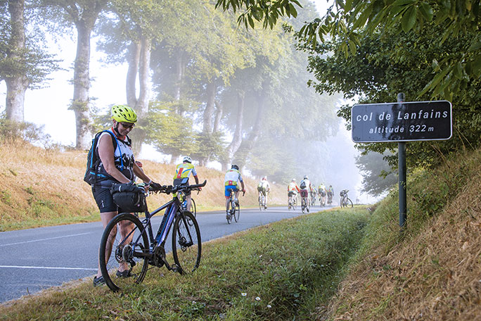 FFVelo_officiel's tweet image. #sf2022 – Jour 4 : Un « terre et mer » de vélos !
 
Les participants étaient très nombreux aujourd’hui sur les routes, en direction de la mer. Il faut dire que la journée est idéale pour tremper les pieds, ou plus… mais il fallait tout de même pédaler🚴
cyclotourisme-mag.com/2022/08/03/sem…