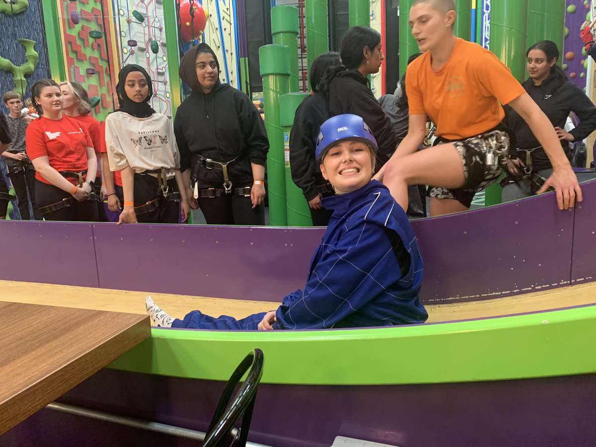 UoL_Contextual's tweet photo. Summer school would not be summer school without the hard working ambassadors and currently they’ve took time out to relax and refresh with a healthy smoothie! #RFESS22 @UniversityLeeds #smoothiecrew #clipnclimb #residentialassistant https://t.co/O27qo2gjbt