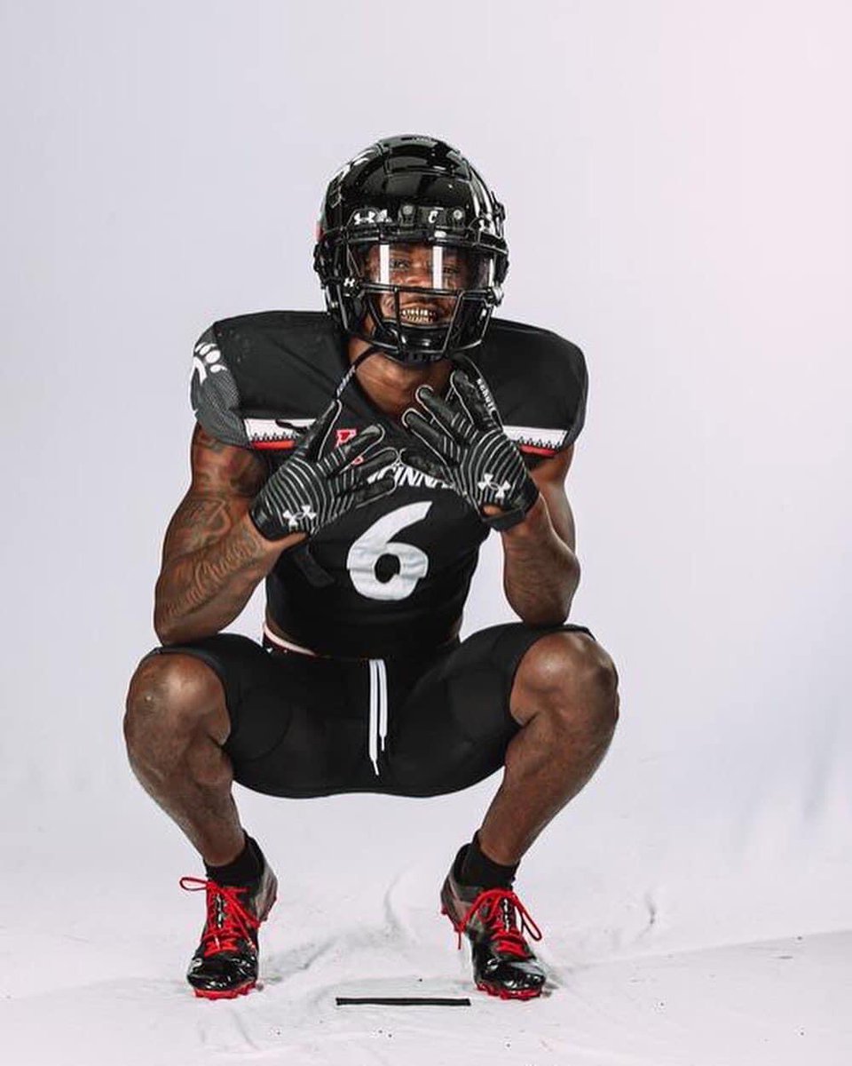 mr706whitehead's tweet photo. IT’S ALMOST DAT TIME #JqIsland 🏝 #NewPrimeTime 📸 @Jhardaway_24 @GoBearcatsFB 💪🏾‼️ https://t.co/xqHcvDYNNG