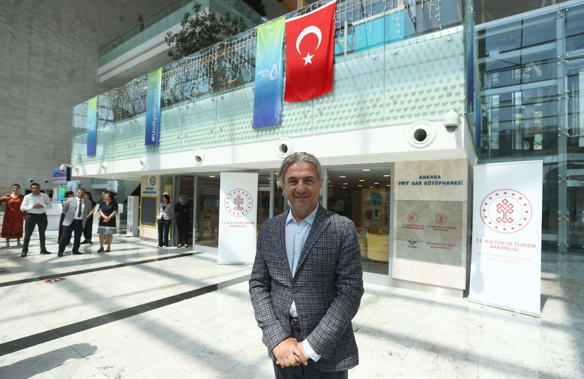 Trende yol arkadaşınız kitaplar olsun📚

Ankara Yüksek Hızlı Tren Garı'nda 5 bin eserin yer aldığı yeni kütüphanemiz Bakan Yardımcımız <a href="/AhmetMisbah/">Ahmet Misbah Demircan</a>'ın katıldığı törenle hizmete sunuldu.

Ayrıntısı👉 bit.ly/3zwoFmG