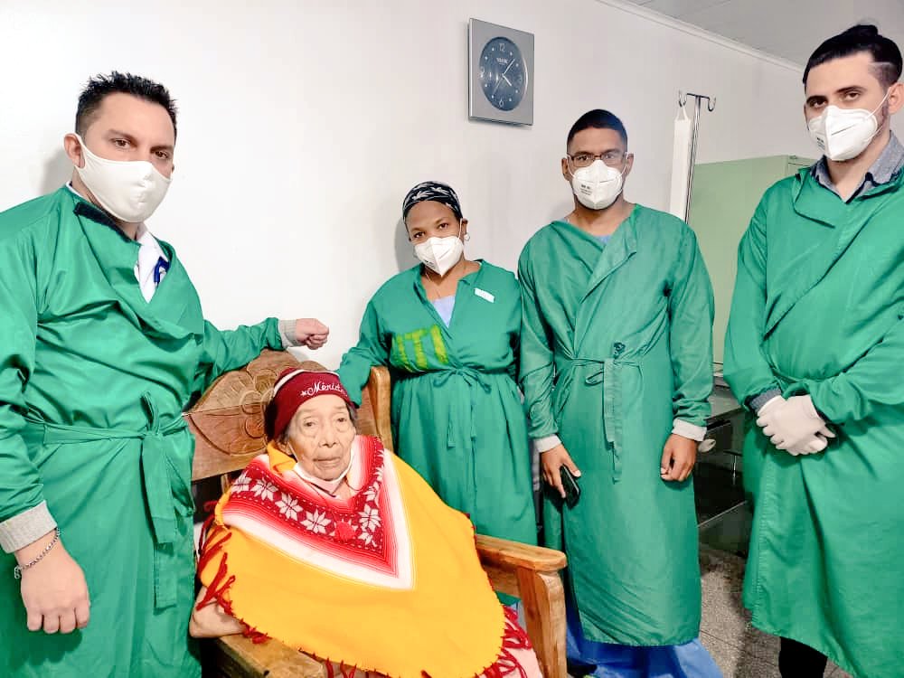 En el día de hoy le damos alta hospitalaria a Emilia (adulta mayor fragil de 99 años), tras una evolución favorable por una Bronconeumonia grave de posible etilogia viral (COVID19), un éxito más de la Brigada Ché Guevara del Estado Bolívar🇨🇺 #cubasalvavidas. #cubaporlasalud