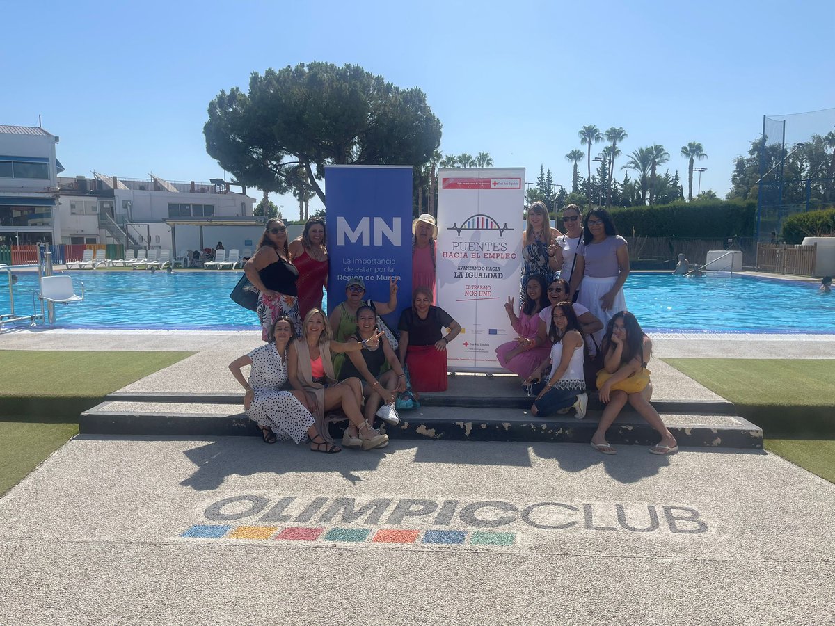 Hoy hemos organizado un desayuno veraniego con #mujeres del taller 'Puentes hacia el empleo' de <a href="/CruzRojaMurcia/">Cruz Roja Murcia</a>

♀️💪Estos encuentros se enmarcan dentro de las charlas de #empoderamiento que organiza esta entidad y que sirven para disfrutar también de tiempo de ocio juntas.