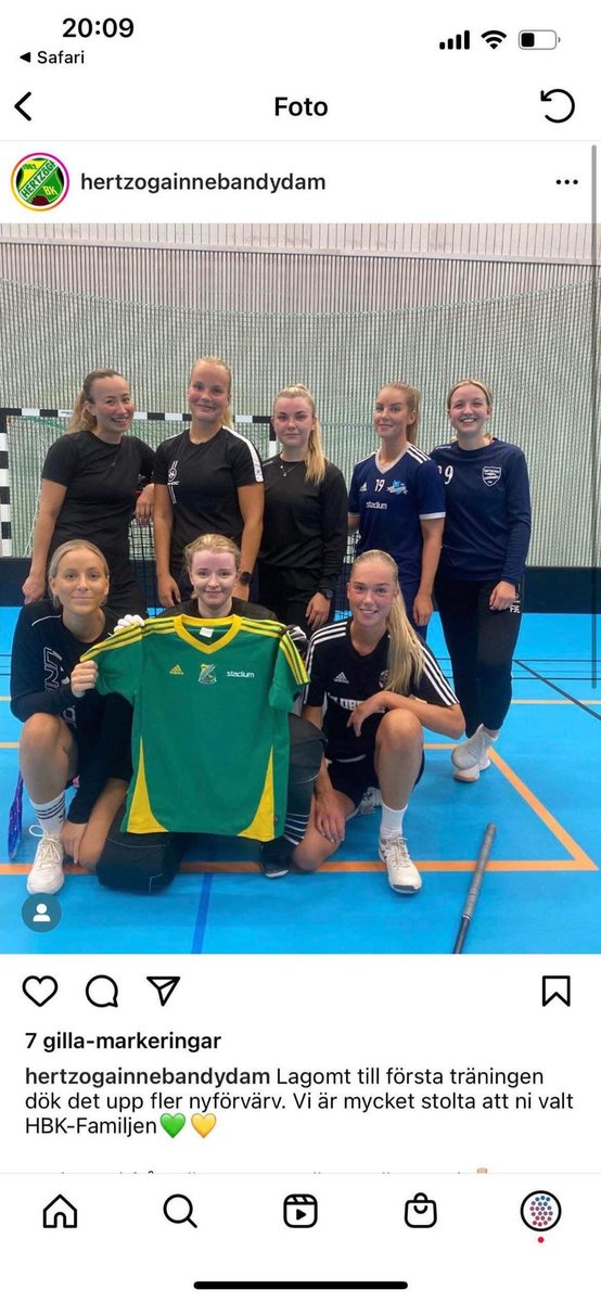 VFSPORTEN's tweet photo. Hertzögas historiska damlag presenterade tidigare under försäsongen en trupp fylld av meriter.

Nu adderas åtta nya namn – bland dem Karlstad IBF:s tidigare poängmaskin Mathilda Jansson.

 "Jättekul, det var länge oklart vart hon skulle spela"

https://t.co/MHnXgTRTnD https://t.co/XGwQ5sG9de