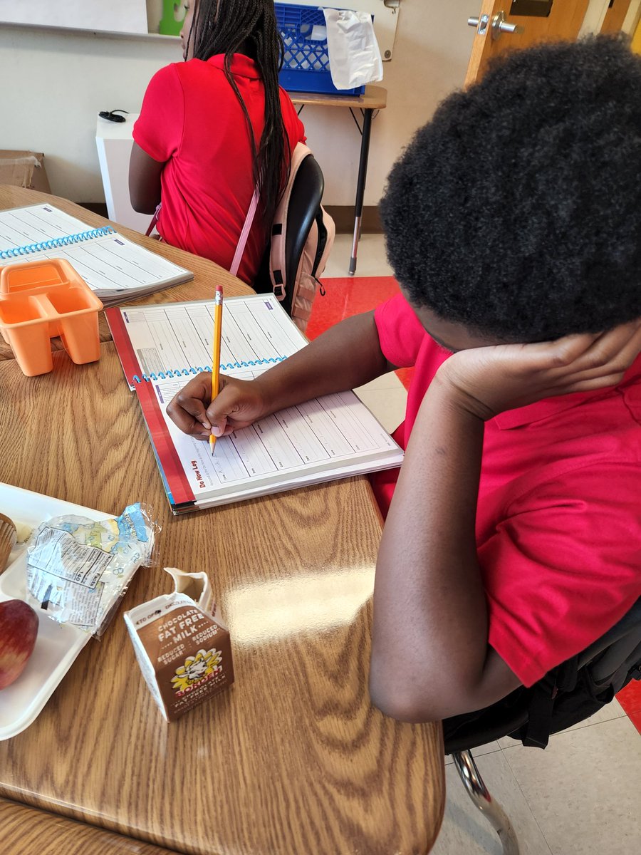 BrantonYMS's tweet photo. The perfect start to our instructional day. Silent reading and intervention. @apsyoungms @RonGarlington @HMHCo https://t.co/3gvo1iCLSh