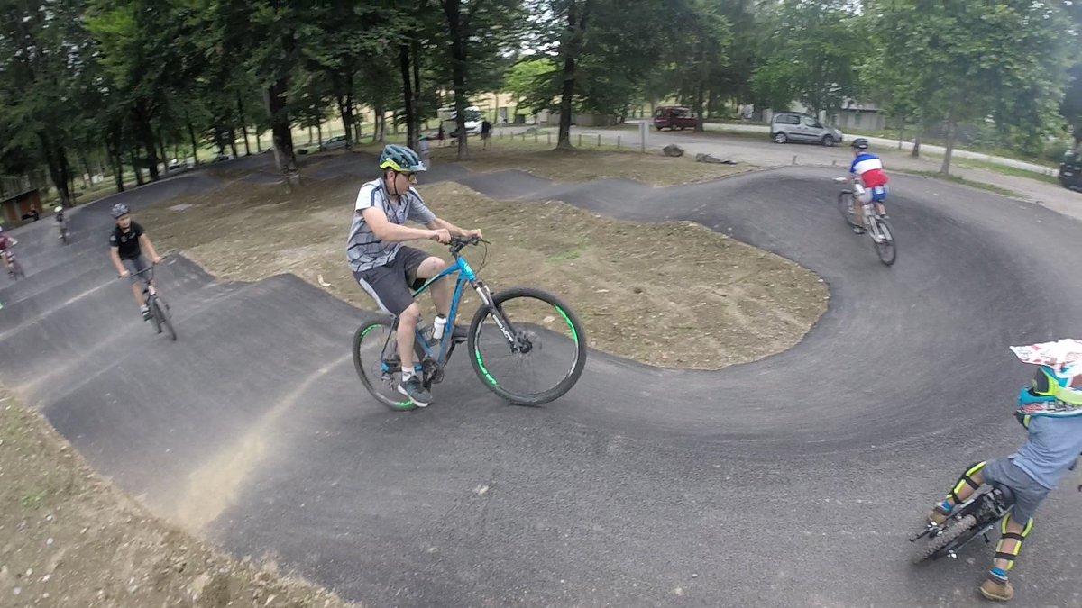 Le 25 juin dernier, les résidants de la Résidence Les Albizias et des Foyers La Saule ont participé à une sortie VTT de 15 kilomètres sur les sentiers de Chaveroche.