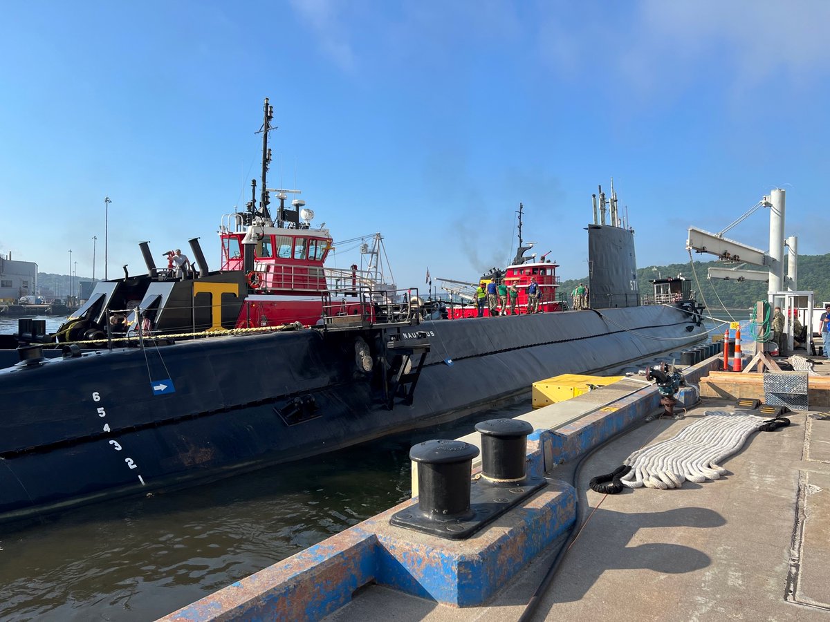 GrotonSubs's tweet image. The 1954 #Nautilus, the world's 1st nuclear-powered #sub, went underway today for the last time in 30 yrs, moving from the sub base to nearby #museum in Groton, CT, as it finishes preservation work. It's reopening to the public next month. For more info: bit.ly/3db12ss
