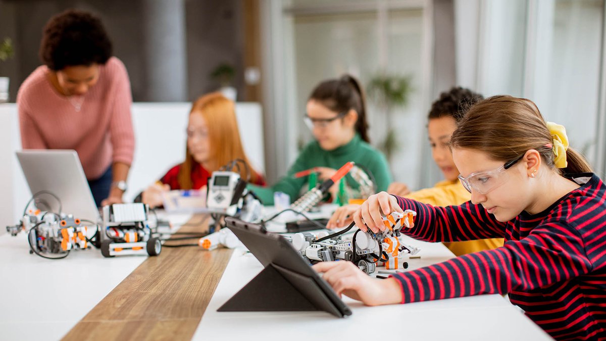 AutomationAlley's tweet image. Check out our latest article: Robotic Programs Preparing Michigan&apos;s Talent Pipeline.
Read the full article here: bit.ly/3oO8ZGu 
#robotics  #STEM  #YouthRobotics  #industry40  #manufacturing  #automation