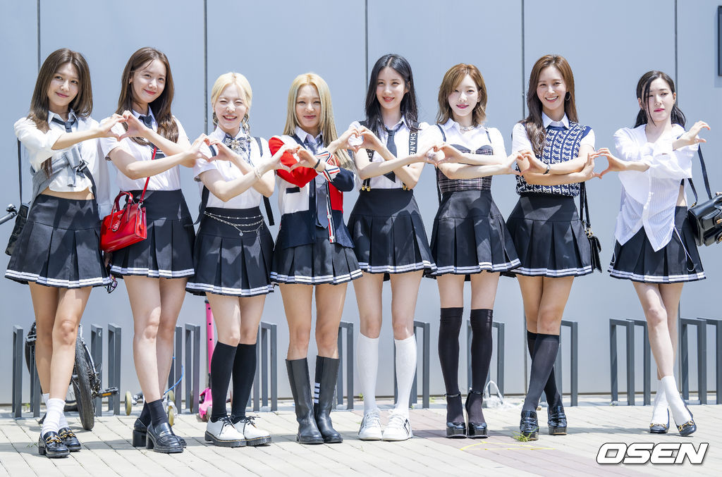 Thêm 15 năm nữa nhé <3
#소녀시대와_다시_만난_15번째_여름
#FOREVER1withSNSD
소녀시대 15주년
SNSD 15th Anniversary
<a href="/GirlsGeneration/">Girls' Generation</a>