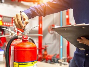 Who is conducting your monthly visual fire extinguisher inspections in your workplace?👷🏽‍♀️🧯
..
...
#firehousetraining #passmethod #safetytraining #industrialworkplace #firesafetyplan #inspection #fireextinguishertraining